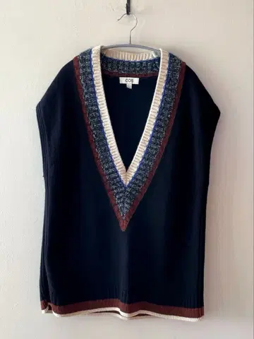 코스 COS 니트 베스트 V넥 블랙