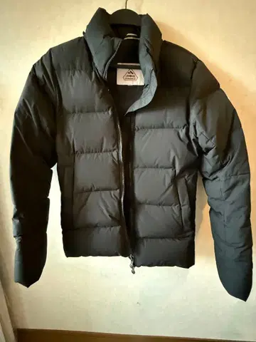 PYRENEX 블랙 다운 자켓 후드 부착