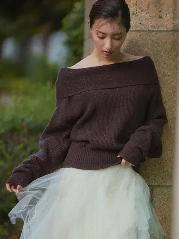 프레이 아이디 돌먼 슬리브 오프숄더 니트 브라운