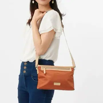 [택 포함 새상품] 이자크 스트라이프 테이프 숄더 벽돌 브라운 세련됨