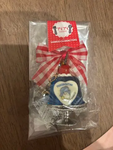 TiTi 턱시도샘 백참 산리오 이세탄