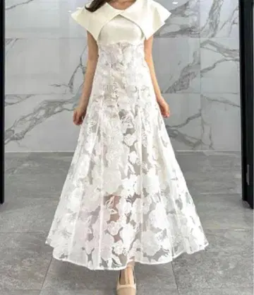 dazzlin 더즐린 화이트 슬리브리스 원피스