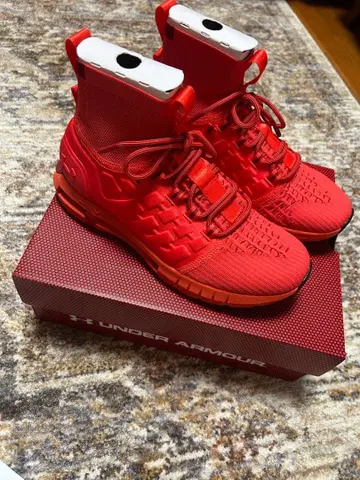 [새상품] 언더아머 UNDER ARMOUR HOVR 스니커즈