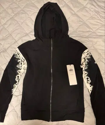 [새상품] alo VERSE JACKET 블랙/화이트 후드 부착