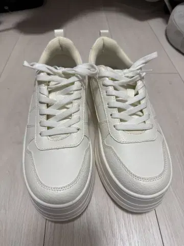 ZARA 자라 플랫폼 스니커즈 화이트 38 통굽 스니커즈