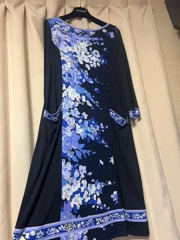 레오나르 원피스 사이즈 44 백화점 구매 다크 네이비 슬림 포켓 부착