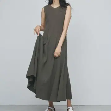 슬리브리스 원피스