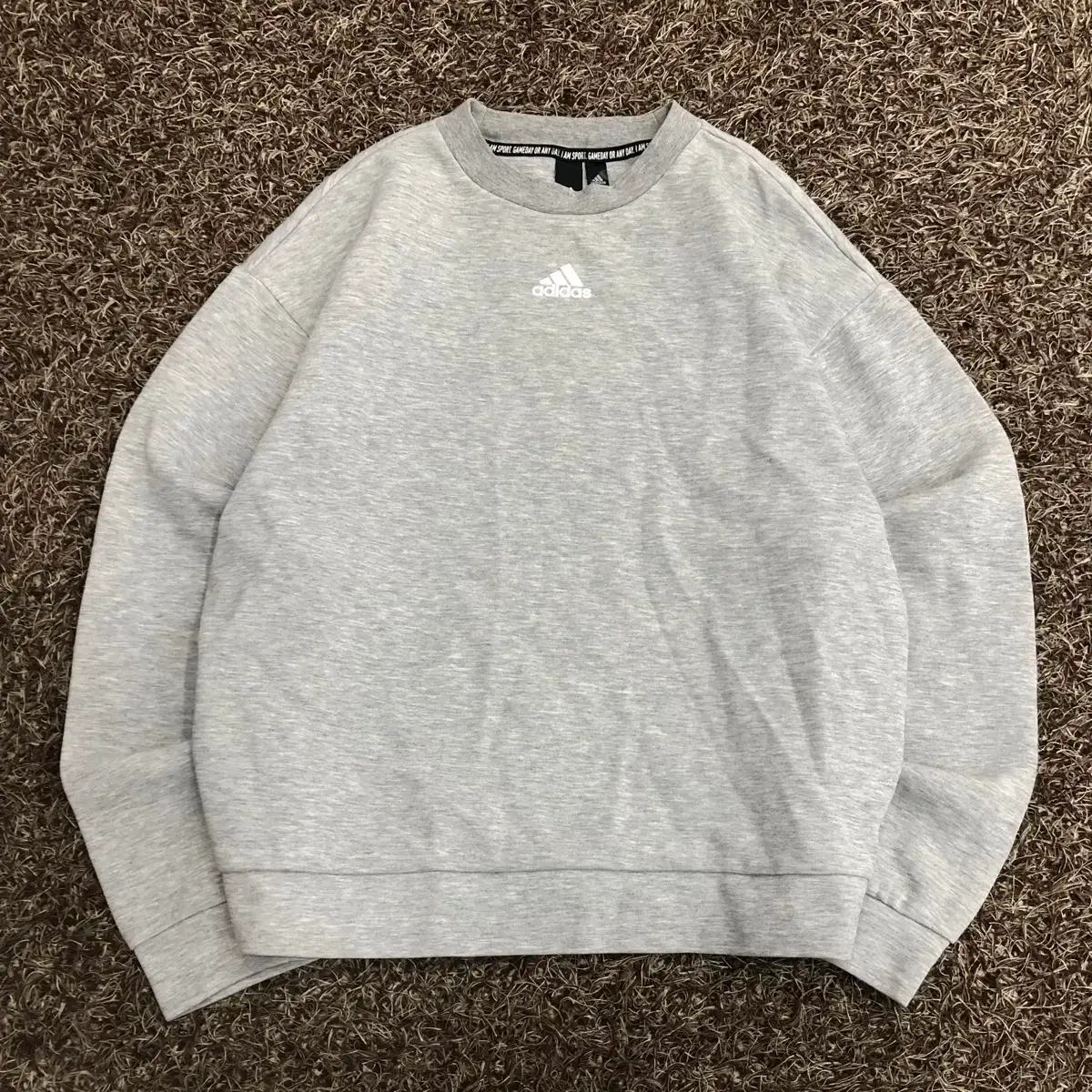 XL Adidas Center Logo Three Stripes Sweatshirt
