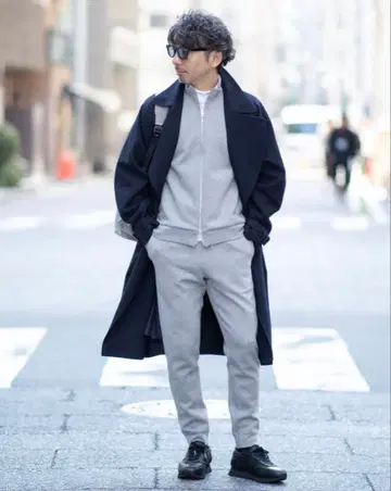 쓰리 도츠 맨투맨 집업 블루종