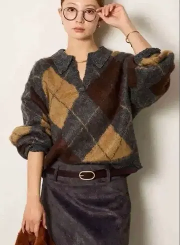 아크릴 모헤어 아가일 키넥 풀오버 차콜/esica 같은 형태