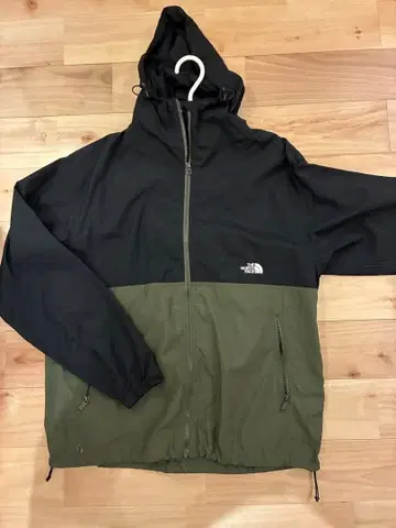 The North Face 마운틴 파카 블랙/올리브