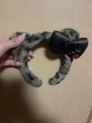 레오파드 무늬 퍼 리본 머리띠