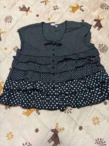 원더풀 월드 도트 단단 프릴 슬리브리스 블라우스