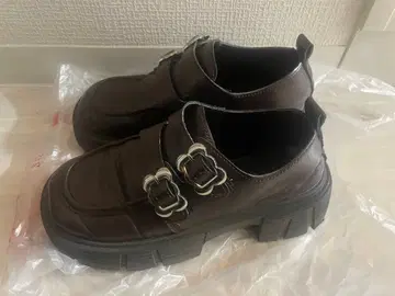 브라운 더블 버클 로퍼