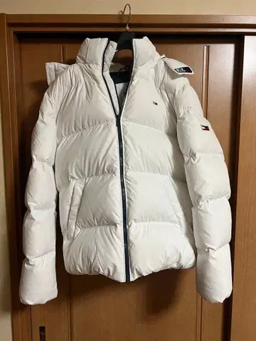 TOMMY JEANS 화이트 다운 자켓 후드 부착