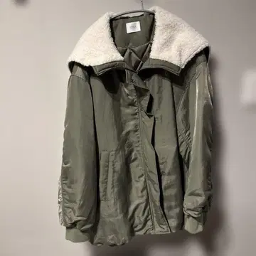 로리즈팜 올리브 그린 보아 옷깃 모즈 코트