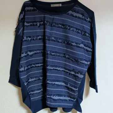 네이비 스트라이프 프린지 오부 소매 상의