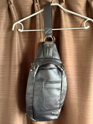 Master-piece 블랙 바디백