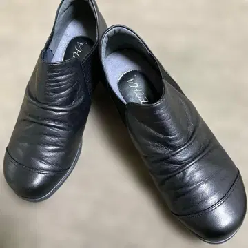 여성용 블랙 가죽 슬립온 신발