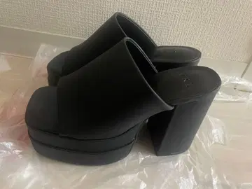 블랙 플랫폼 샌들 하이힐