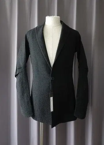 가격표 부착 DEVOA 자켓 데보아