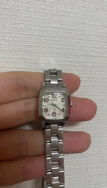 세이코 실버 아날로그 손목시계