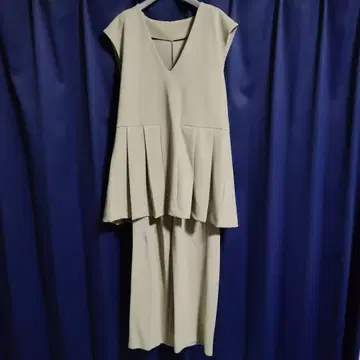 베이지 V넥 플레어 셋업 F