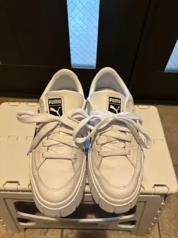 PUMA 통굽 스니커즈 화이트/블랙