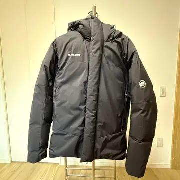 MAMMUT 후드 부착 블랙 다운 자켓