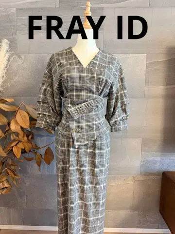 허리 벨트 타이트 원피스 FRAY I.D