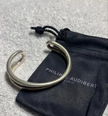 필립 오디베일 실버 트위스트 디자인 뱅글