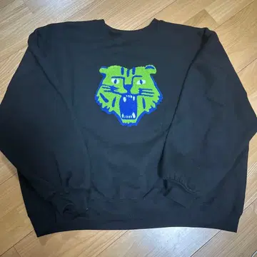 continuuer de NICE CLAUP 호랑이 자수 트레이닝복