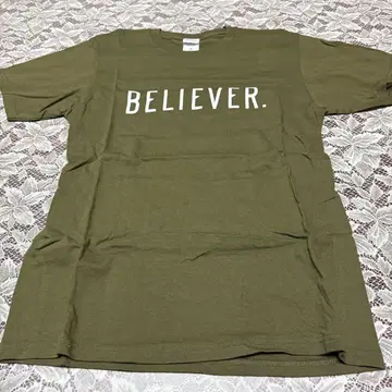 BELIEVER. 올리브색 T셔츠 세상에 단 하나뿐