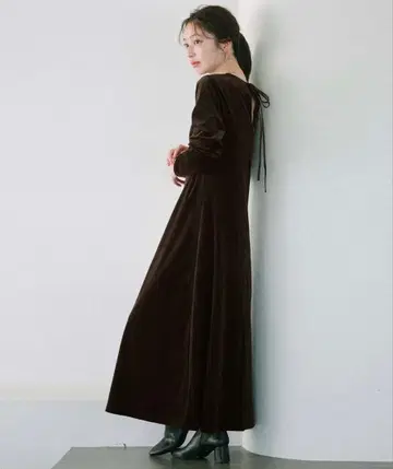 백리본 핏앤플레어 벨로아 원피스