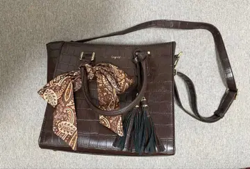 Ungrid 스카프 부착 악어 무늬 엠보 아오리 스퀘어 백