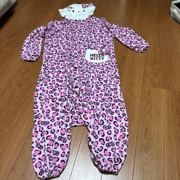 HELLO KITTY 핑크 레오파드 무늬 플리스 소재 파자마
