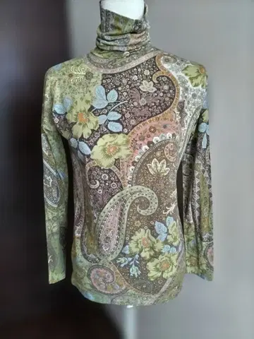 에트로 페이즐리 무늬 터틀넥 상의