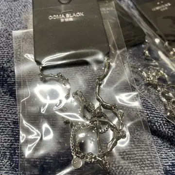 새상품 인기 득템! COMA BLACK 실버 체인 팔찌 4세트