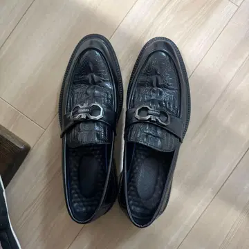 여성용 블랙 가죽 로퍼 260