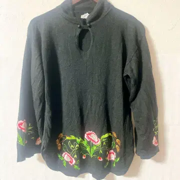 ades [ XL ] 블랙 꽃무늬 자수 니트 스웨터