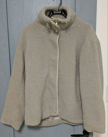 [ 선착순 ] 사만사 모스모스 스탠드 카라 보아 자켓 라이트 베이지