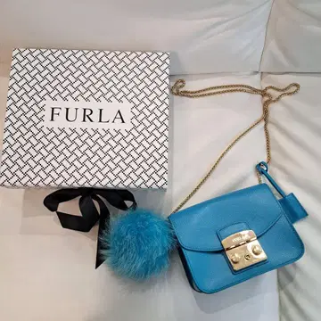 새상품급 FURLA 파랑 숄더백 퍼 포함 메트로폴리스