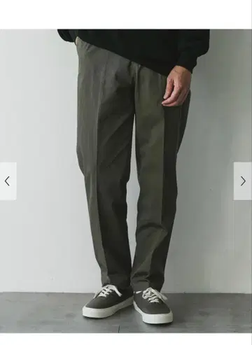 새상품 URBAN RESEARCH DOORS 치노 테이퍼드 트라우저 M