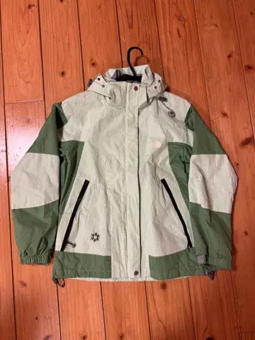 후드 부착 마운틴 후드티 라이트 그린