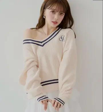 택 포함 새상품 라인 V 루즈 니트 chico 치코 아이보리