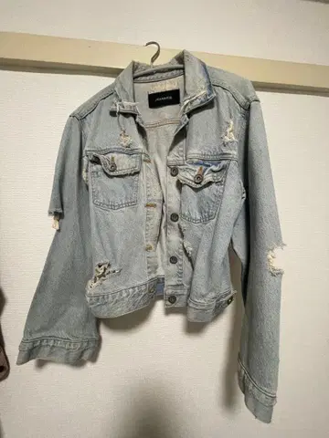 꽃 자수가 달린 데님 자켓