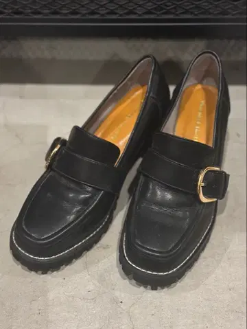 오리엔탈 트래픽 금장 장식 힐 로퍼