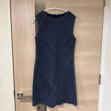 아돌포 도밍게스 슬리브리스 원피스