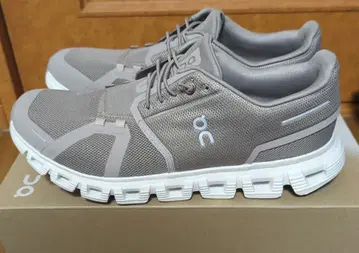 On Cloud 6 스니커즈 8.5M