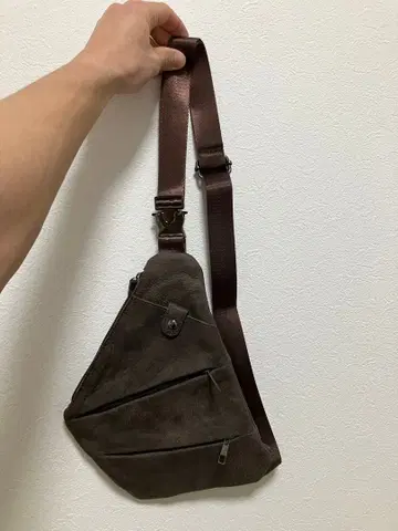 미사용 새상품! 초슬림! 의류 아래에 숨길 수 있는 바디백! 본소가죽